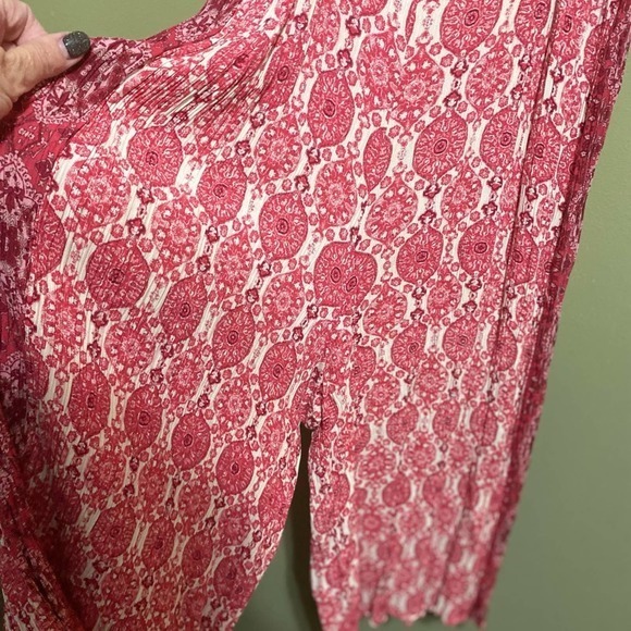 Hem and Thread Jumper,‎ Size M - Picture 3 of 5